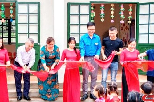 Khánh thành điểm trường 'Vì đàn em thân yêu' tại bản Suối On