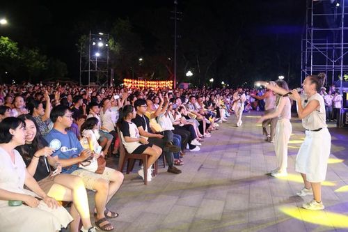 Trẻ hơn nhờ những 'bữa tiệc âm nhạc'
