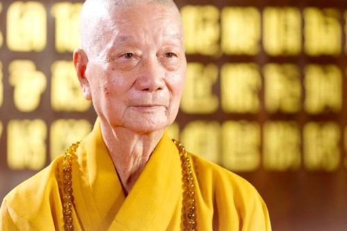 Đại lão Hòa thượng Thích Trí Quảng khai thị cho Tăng Ni trẻ trong mùa An cư