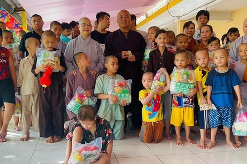 Chùa Thường Quang (TP.HCM), Long Bửu (Trà Vinh) khánh thành cầu và khởi công xây tuyến đường