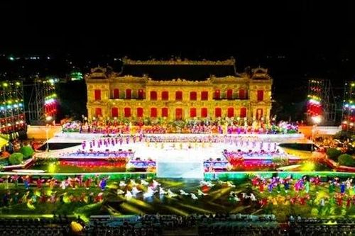 Tưng bừng khai mạc tuần lễ Festival Huế 2024