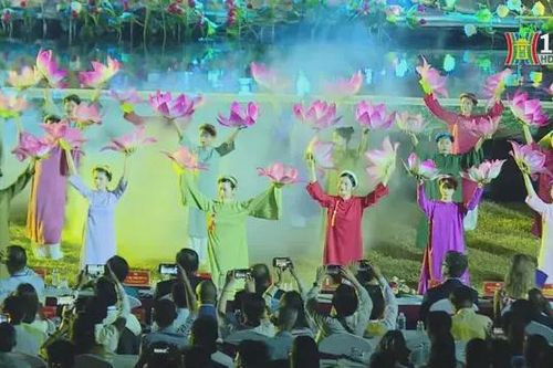 Rực rỡ đêm khai mạc Tuần lễ Festival nghệ thuật quốc tế