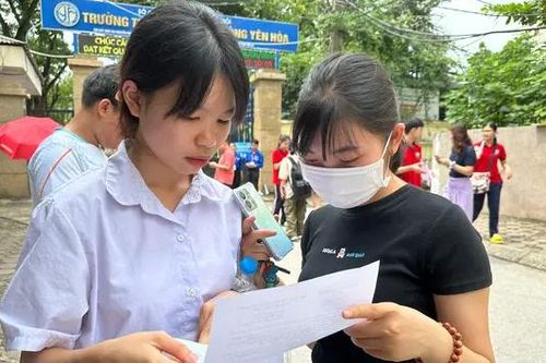 Thí sinh thi vào lớp 10 bước vào môn thi Ngoại ngữ