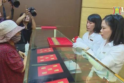 Tuần đầu tiên bán vàng bình ổn, giá liên tục giảm