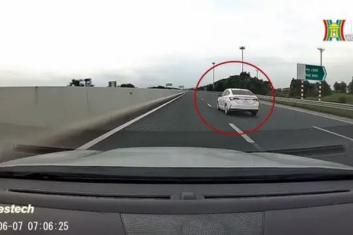 Tái diễn nhiều trường hợp ô tô đi lùi trên cao tốc