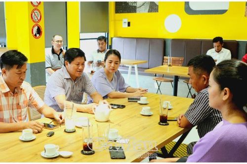 Phó chủ tịch UBND tỉnh Lê Văn Sử cà phê cuối tuần cùng doanh nghiệp