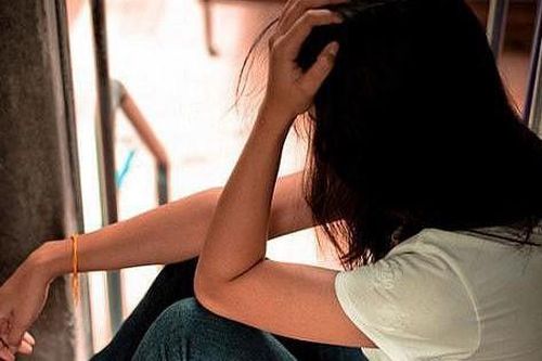 Tổ chức sinh nhật cho chồng, tôi choáng váng với món quà mà đồng nghiệp nữ của anh mang đến