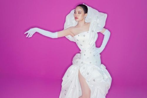 Giang Hồng Ngọc trở lại với MV 'Em giấu'