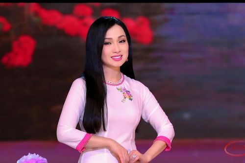 Ca sĩ Hà Phương tái xuất với MV về tuổi học trò, tiết lộ kỷ niệm 'nhất quỷ, nhì ma'