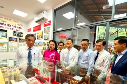 TPHCM: Một 'điểm hẹn' kiều bào ở không gian văn hóa Hồ Chí Minh