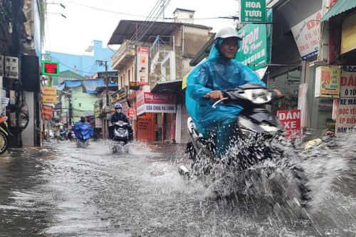 Hà Nội mưa to đến rất to, đề phòng ngập úng