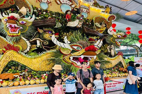 Trao giải Hội thi nghệ thuật tạo hình bằng trái cây Nam Bộ