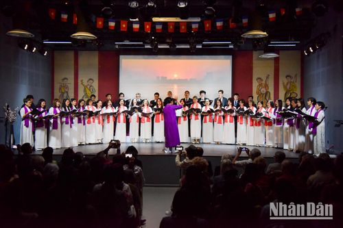 Hành trình 15 năm ngân vang những bản hùng ca cách mạng trên đất Pháp