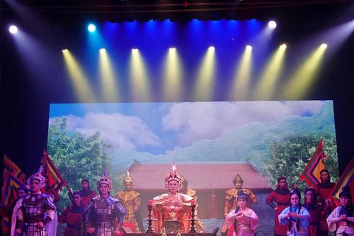 Công diễn vở cải lương 'Sấm vang dòng Như Nguyệt'