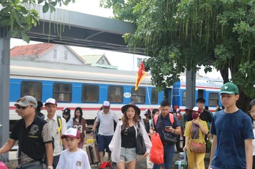 Quảng Bình đón chuyến tàu hỏa charter chở khách du lịch