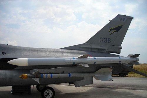 Đan Mạch chi tiền khủng mua tên lửa AIM-120C-8 AMRAAM