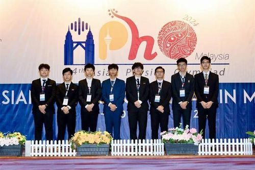 Học sinh Việt Nam lần đầu giành huy chương vàng tại Olympic Vật lí châu Á 2024