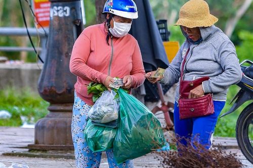 Bán 'lá mùng 5' dịp tết Đoan ngọ, dân xứ Quảng bỏ túi cả trăm triệu