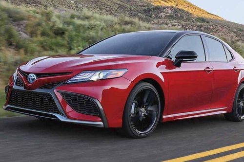 Khách Mỹ mua Toyota Camry cũng bị bán giá chênh 'cắt cổ', ép mua phụ kiện