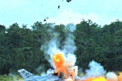 Nga thưởng to cho ai bắn hạ F-16, UAV Ukraine lần đầu tiên tấn công Dagestan