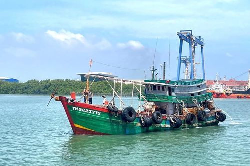 Cảnh sát biển bắt giữ phương tiện chở 80 nghìn lít dầu D.O trái phép