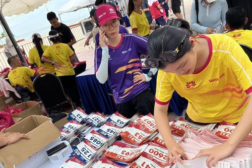 Khai mạc giải chạy marathon Hành trình về Làng Sen 2024