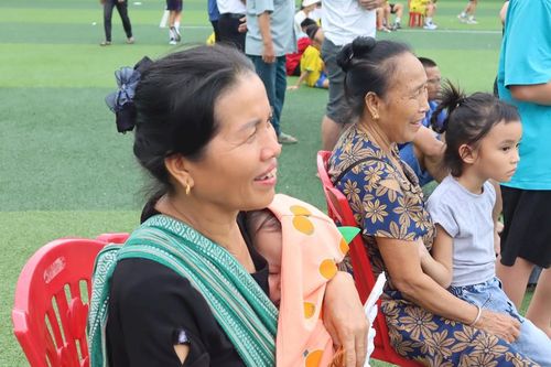 Bên lề sân cỏ Cúp Báo Nghệ An: Từ núi xuống, từ biển lên