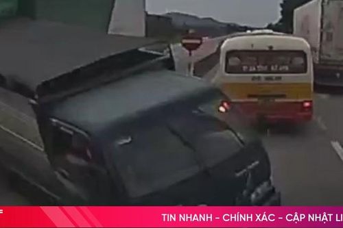Khoảnh khắc tai nạn liên hoàn khiến 3 người tử vong ở Hà Tĩnh