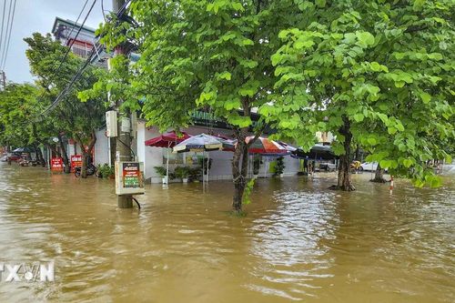 Mưa lớn kéo dài gây ngập úng nhiều tuyến đường tại thành phố Điện Biên Phủ