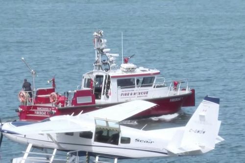 Video tai nạn hi hữu: Thủy phi cơ ở Canada cất cánh va chạm với tàu chở khách