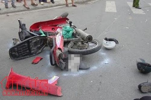 Tai nạn giữa xe khách và xe máy trên đèo Bảo Lộc, 2 người thương vong