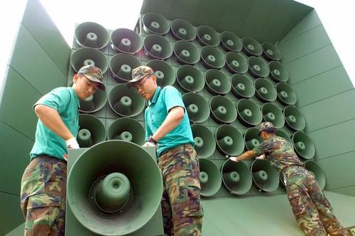 Hàn Quốc bắt đầu lắp lại loa phát thanh tuyên truyền gần biên giới với Triều Tiên