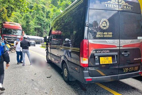 Xe khách lấn làn, làm 2 người thương vong trên đèo Bảo Lộc