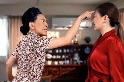 Về tới cửa đã bị mẹ vợ ném túi xách ra ngoài, bà chỉ vào trong nhà và nói 1 câu khiến tôi quyết định ly hôn tức thì