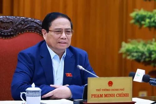 Thủ tướng: Tránh tăng giá xăng, giá điện cùng lúc