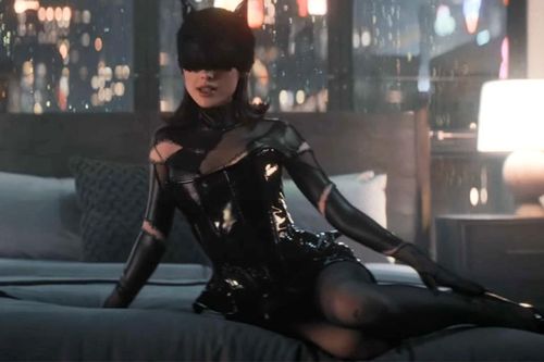 Ariana Grande 'tung hint' sản phẩm tiếp theo ngay trong MV mới?