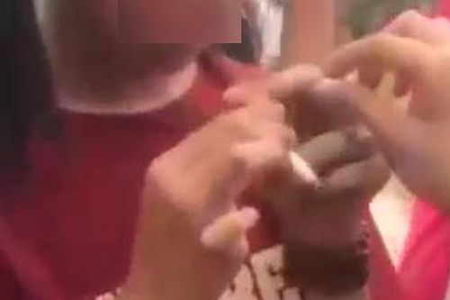 Hà Nội: Công an vào cuộc vụ nữ sinh 14 tuổi bị bạn học ép hút thuốc lá nghi có ma túy, làm nhục dã man