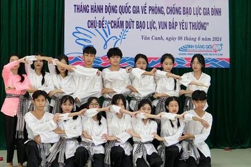 'Chấm dứt bạo lực, vun đắp yêu thương', chăm lo cho phụ nữ và trẻ em dân tộc thiểu số