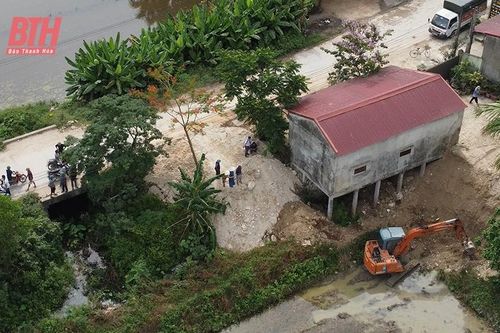 Bỗng nhiên đổ đất lấp mương, hàng chục ha ruộng chưa thể gieo cấy
