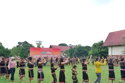Chương trình 'Sắc màu văn hóa Gia Lai' đến với Làng trẻ em SOS
