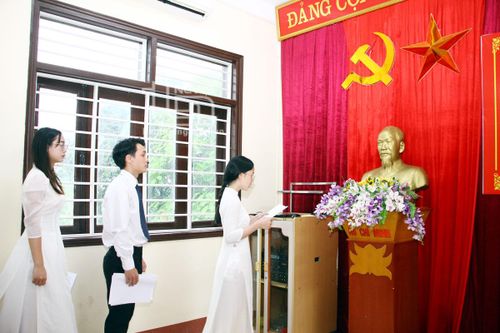 Chi bộ Trường THPT Khánh Hòa: Lần đầu tiên kết nạp 3 đảng viên là học sinh