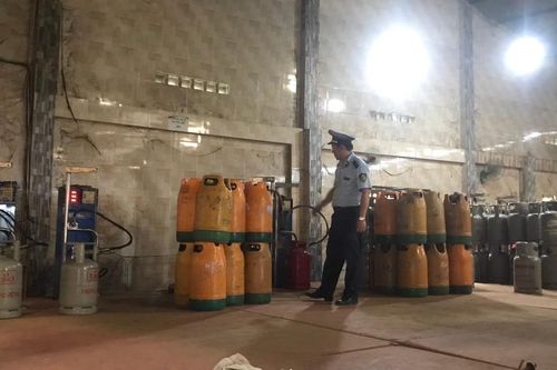 Long An: Phát hiện cơ sở có dấu hiệu sang chiết gas trái phép