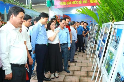 Trưng bày hơn 200 tác phẩm ảnh về chủ đề 'Hải Phòng với Trường Sa – Trường Sa với Hải Phòng'