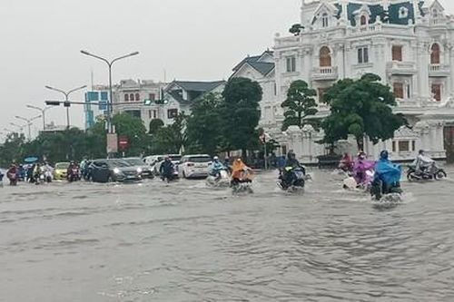 Hải Phòng: Nhiều tuyến phố ngập nặng sau cơn mưa kéo dài ngày 9/6