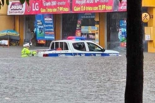 Hải Phòng, Quảng Ninh mưa lớn, đường ngập lút bánh xe