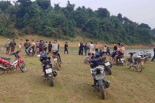 Hai anh em ruột đuối nước thương tâm trong ao nhà