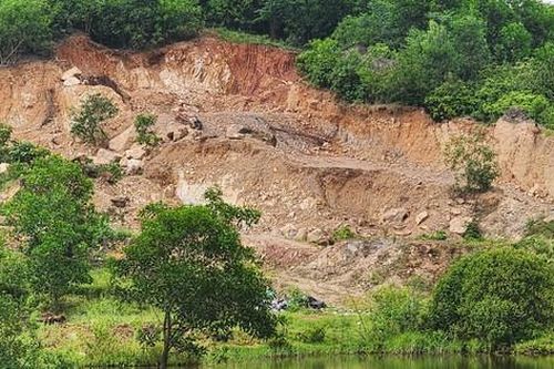 Báo SK&ĐS phản ánh chính xác vụ nhan nhản 'hố tử thần' sau khai thác đất ở Thanh Hóa
