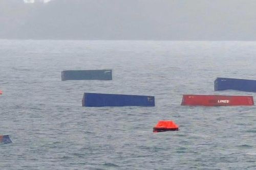 Tàu chở 53 container từ Thái Lan bị chìm ngoài khơi Campuchia