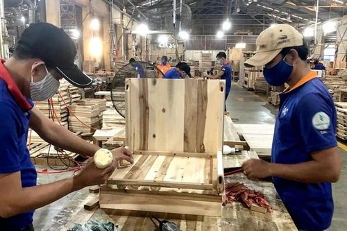 Trút gánh nặng chi phí trên vai doanh nghiệp