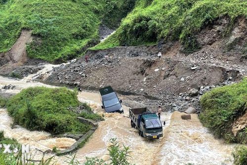 Thủ tướng yêu cầu không chủ quan, tập trung khắc phục hậu quả mưa lũ